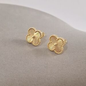 14kt Gold-filled clovers stud earrings.